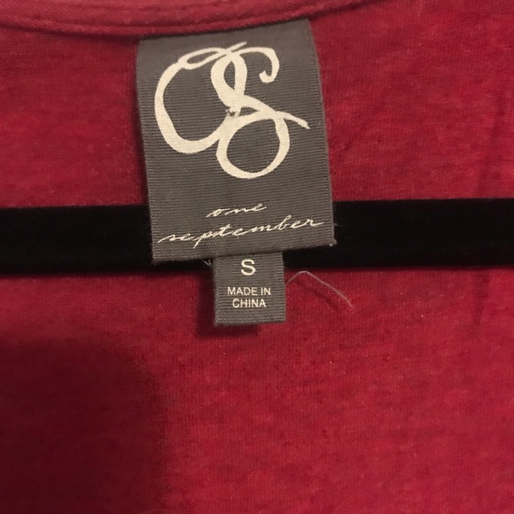 Cute work top - Picture 2 of 2